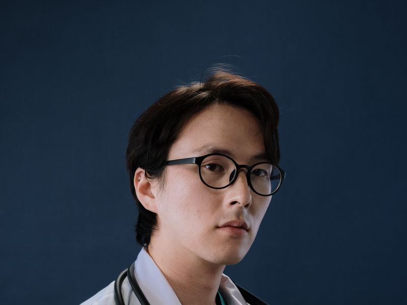 A doctor at Klinik Ceria