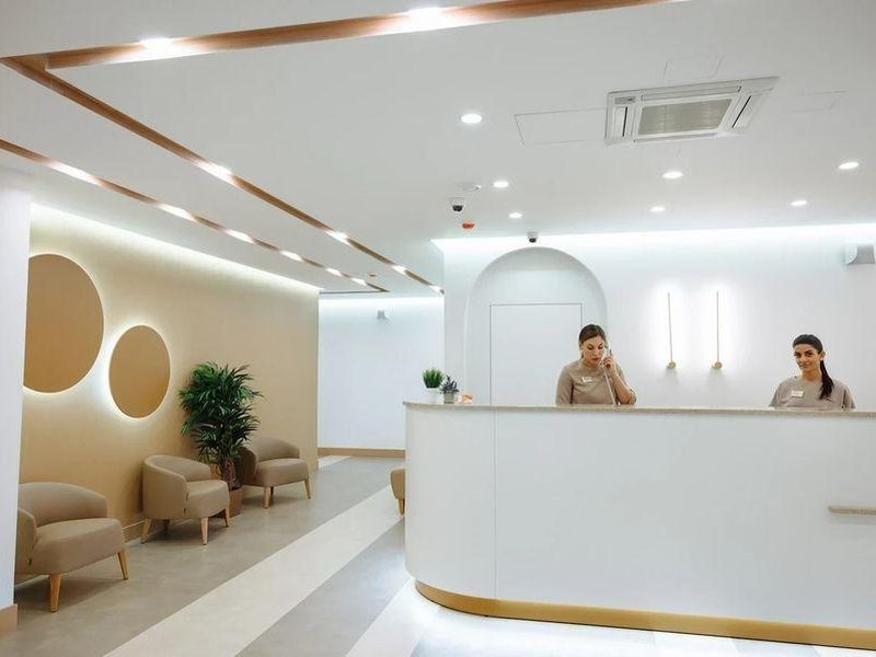 The reception desk at Klinik Ceria